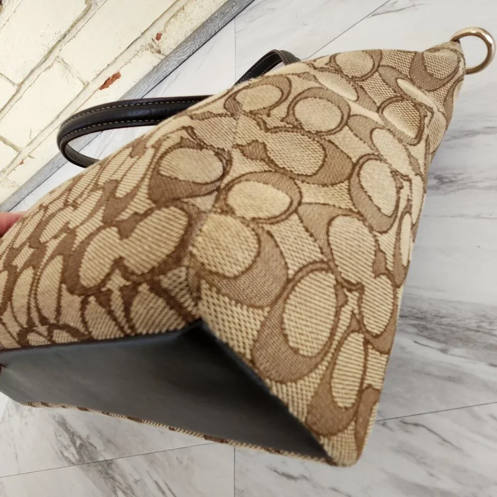 Like New Coach Kelsey Signature Khaki Shoulder Bag Purse - Picture 12 of 15